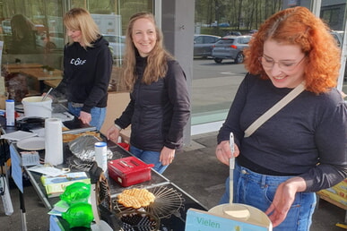 Aktion Waffeln backen beim Dornseifer