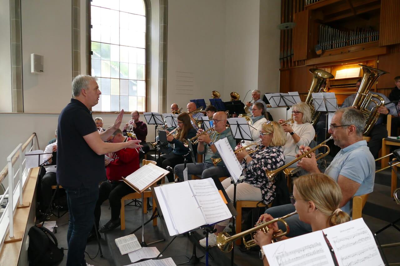 Ein Posaunenchor bereicherte den Gottesdienst.